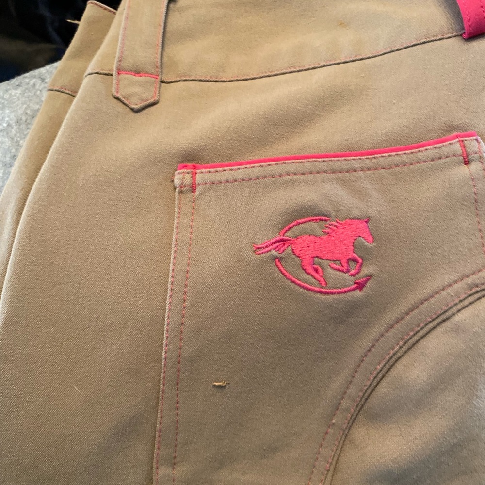 Lot of Riding pants . 2 Smart Pak and 1 HorZe .